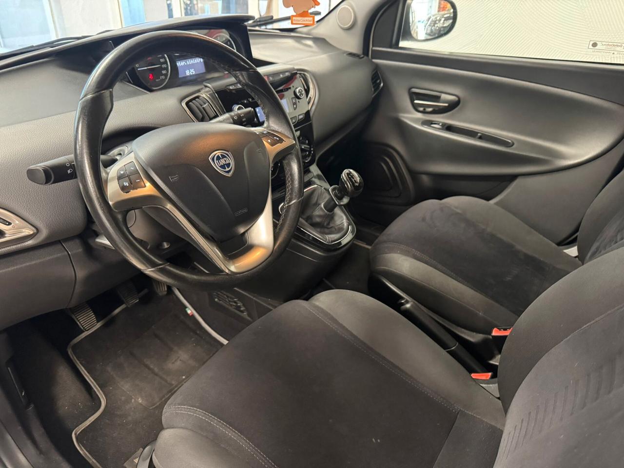 Lancia Ypsilon 1.2 69 CV 5 porte S&S Platinum