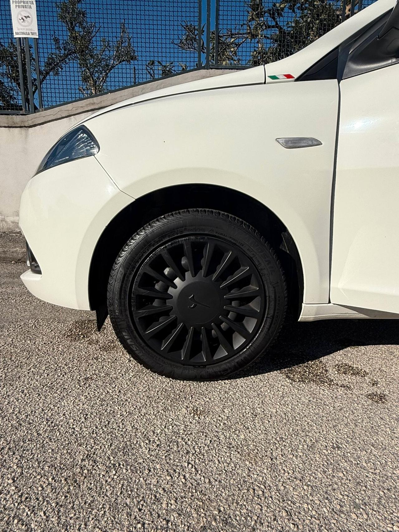 Lancia Ypsilon 1.0 FireFly 5 porte S&S Hybrid Ecochic Gold