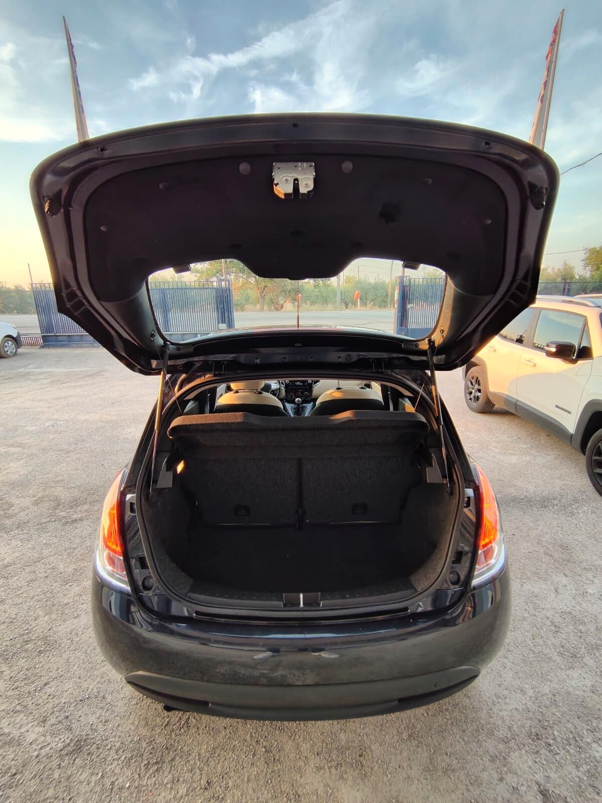 Lancia Ypsilon 1.2 69 CV 5 porte S&S Platinum