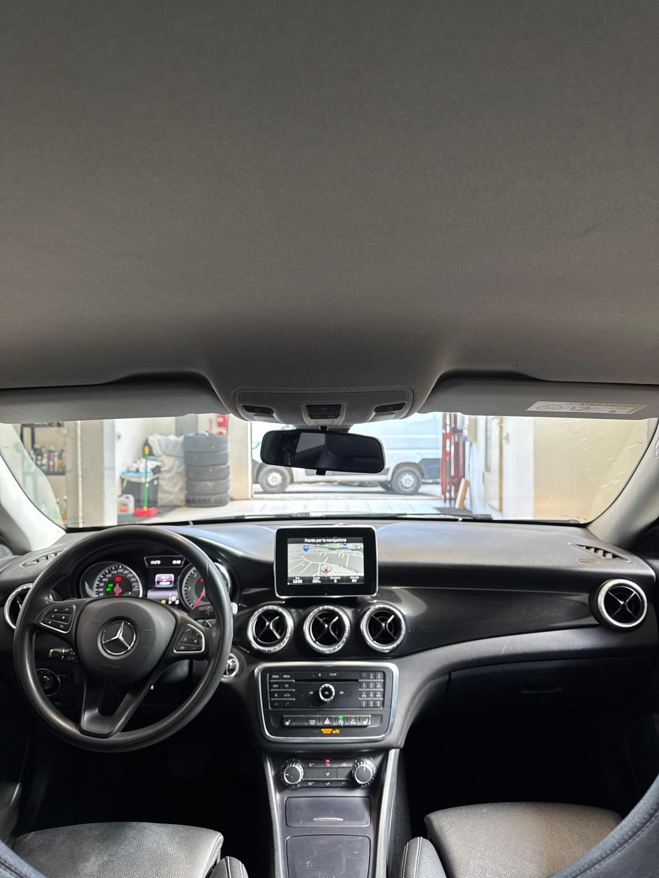 Mercedes-benz CLA 200 d Premium