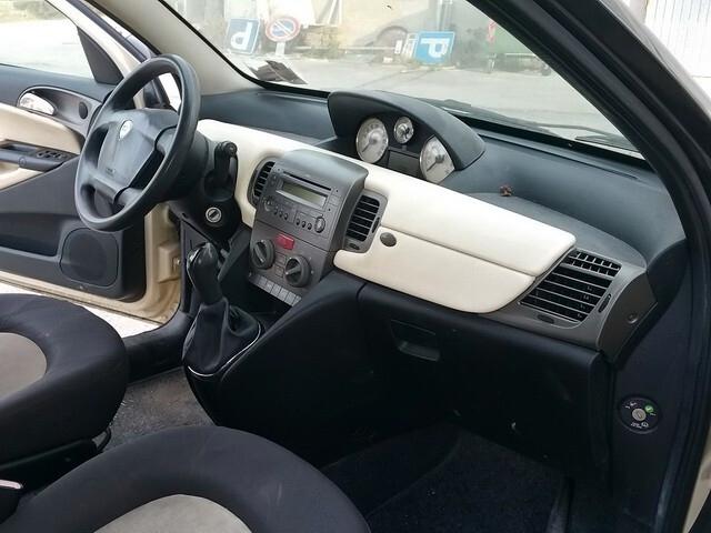 Lancia Ypsilon 1.3 MJT Argento