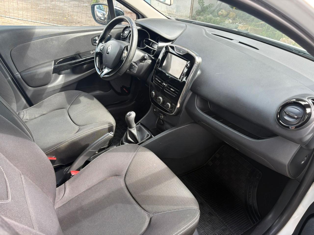 RENAULT CLIO 1.2 Live - 2014