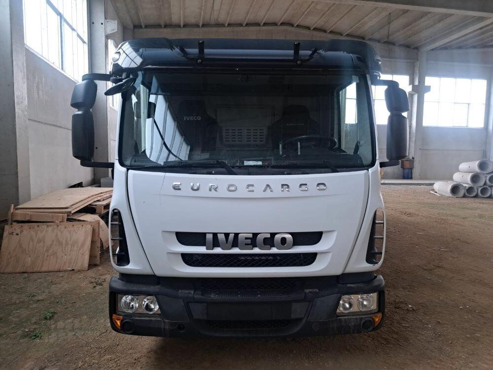 Carro attrezzi Eurocargo 120 con braccio gru centrale a scomparsa