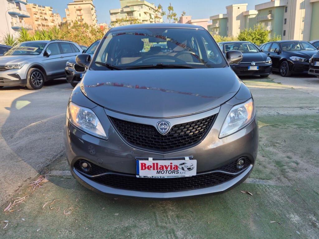 Lancia Ypsilon 1.0 Hybrid Ecochic Gold