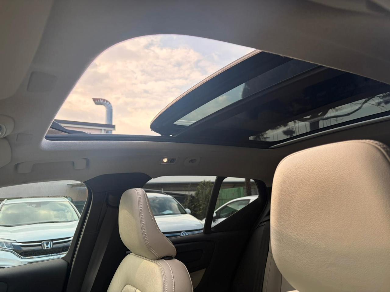 Volvo XC40 T2 Momentum Pro*EURO6*NEOPATENTATI