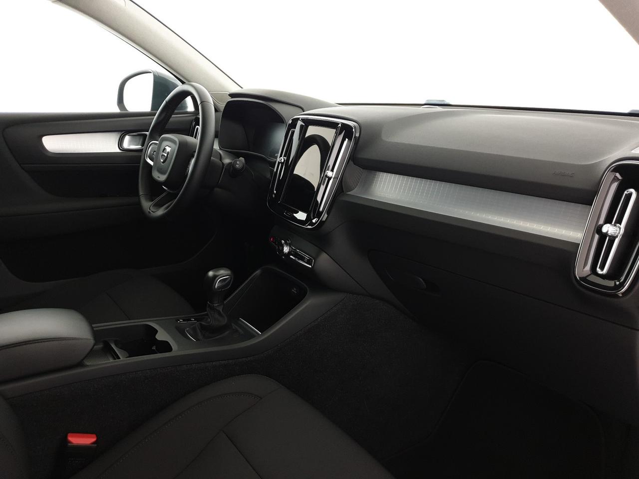 Volvo XC40 1.5 t3 momentum core 163cv auto my21