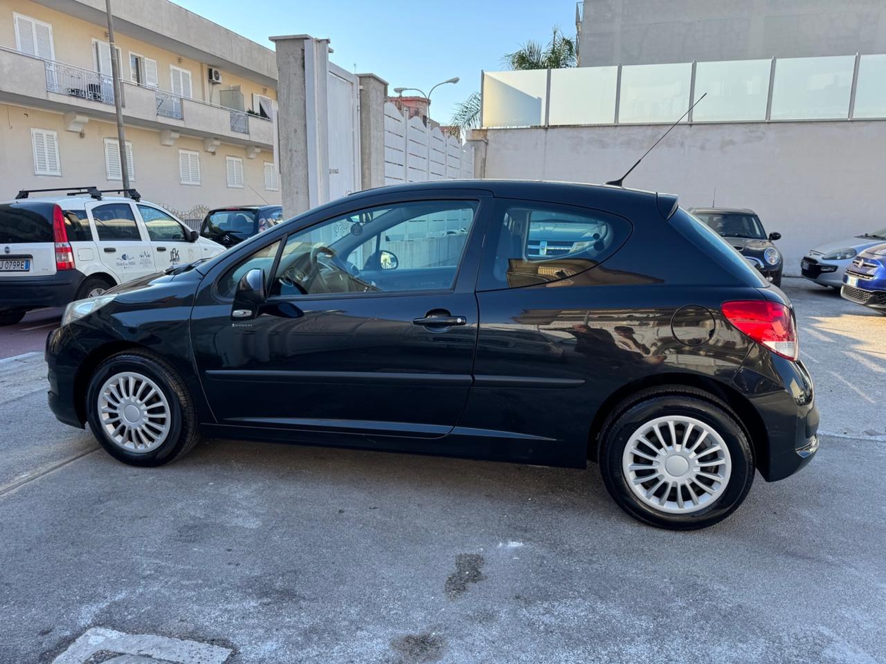 Peugeot 207 1.4 GPL 75CV 2010