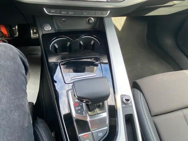 Audi A4 Avant 40 TDI S tronic Quatt line edition 2024