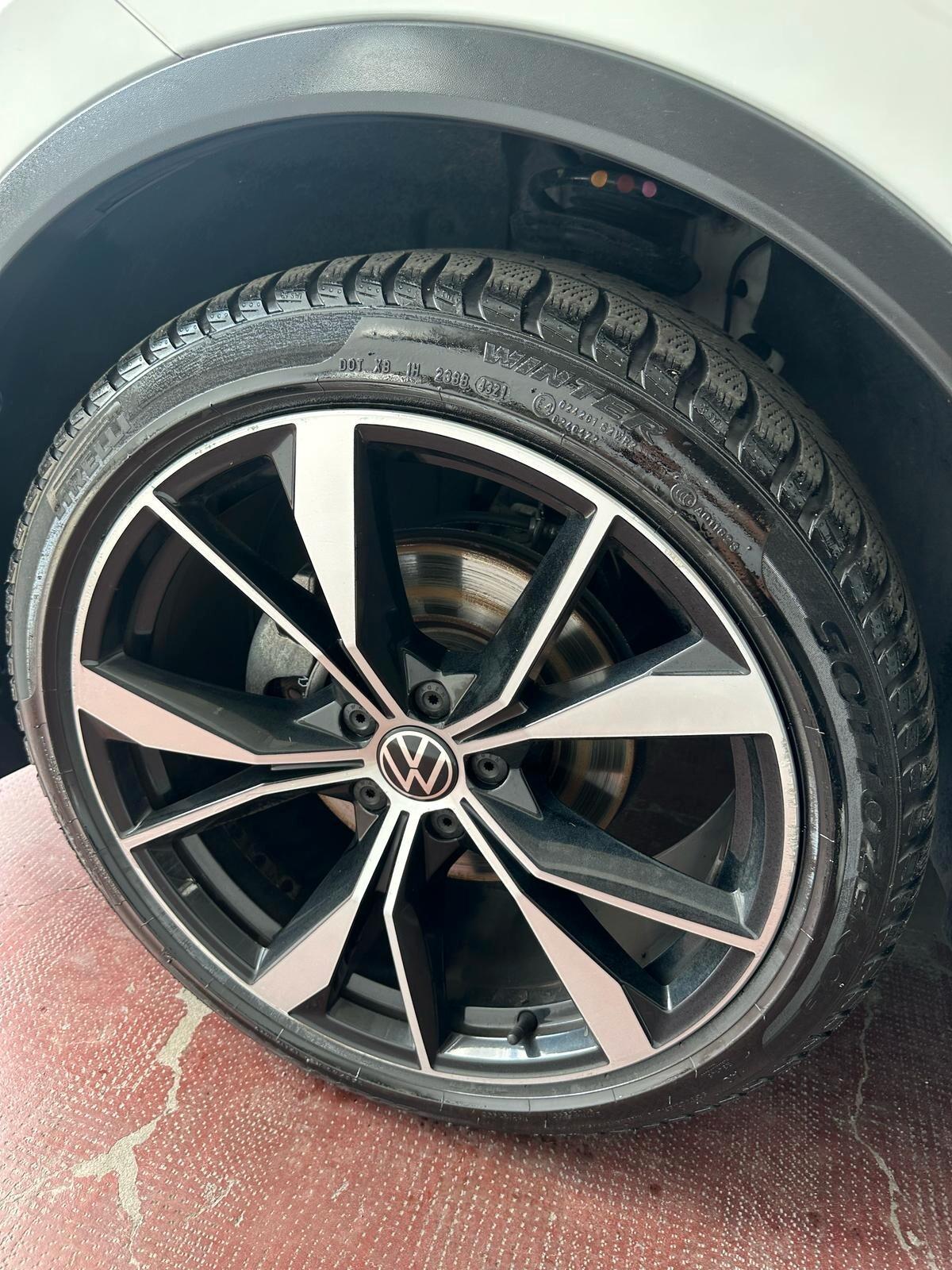 Volkswagen Tiguan 2.0 TDI 150 CV SCR DSG R-Line TETTO APRIBILE