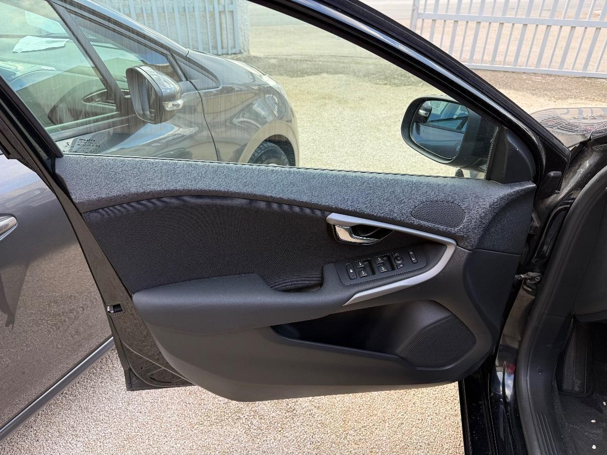 VOLVO - V40 - D2 Business