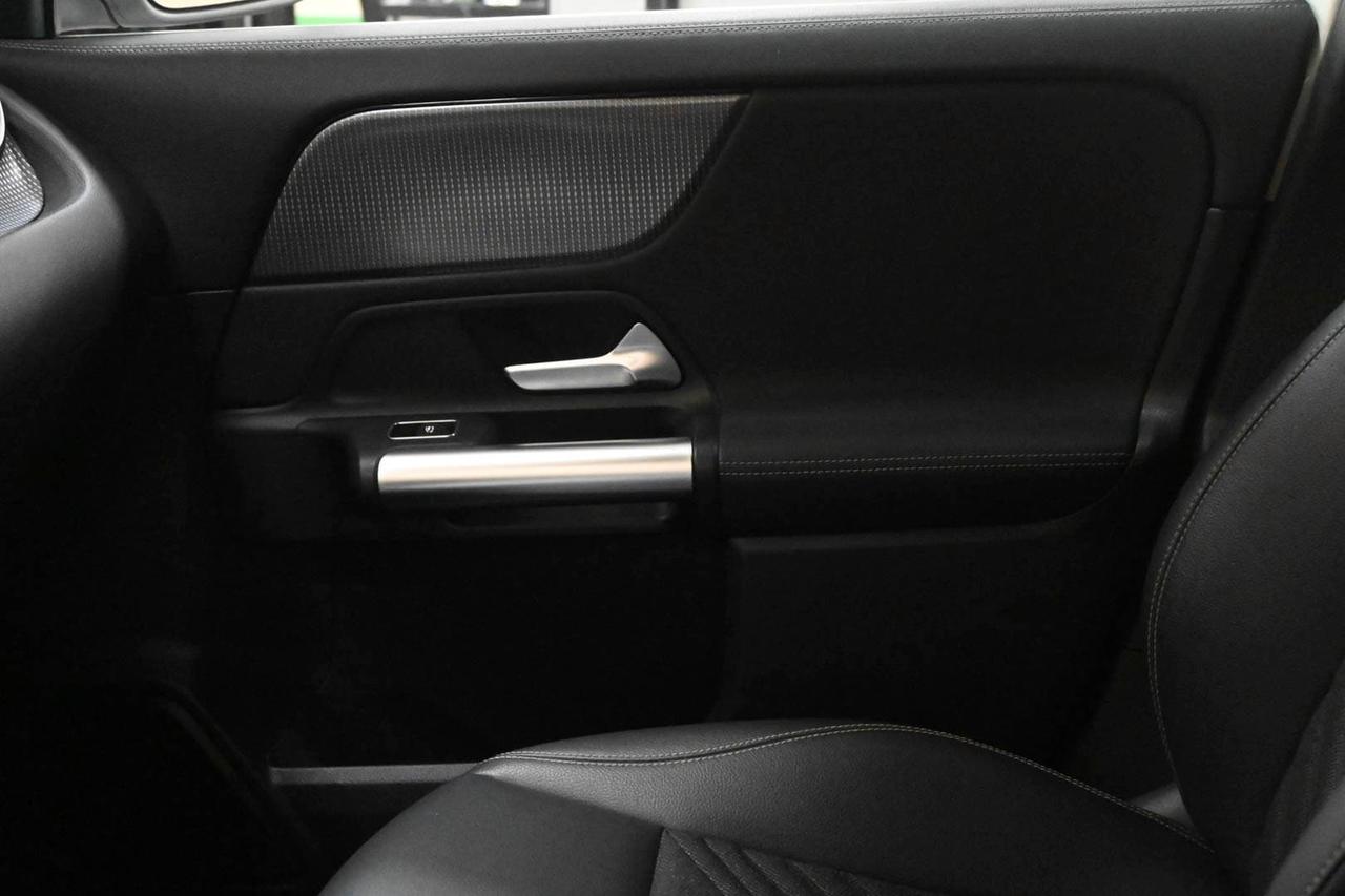 MERCEDES GLA (H247) GLA 200 d Automati...