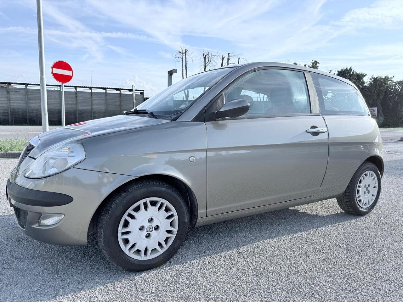 Lancia Ypsilon 1.2 16V Argento Ok neopatentati