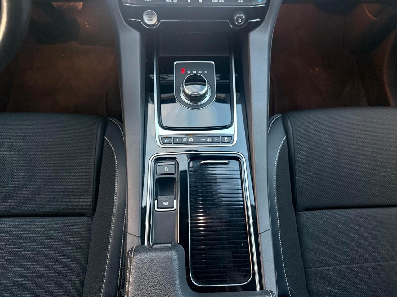 Jaguar F-Pace 2.0 D 180 CV AWD R-Sport