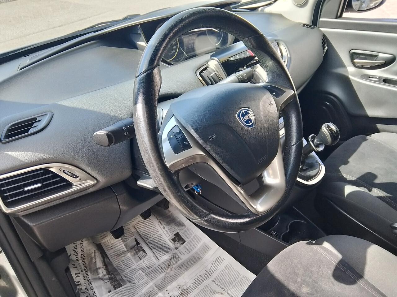 Lancia Ypsilon 1.2 69 CV 5 porte S&S Gold GPL