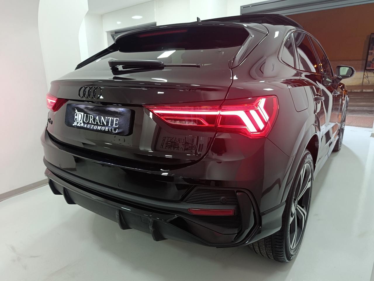 Audi Q3 35 TDI S tronic Identity Black