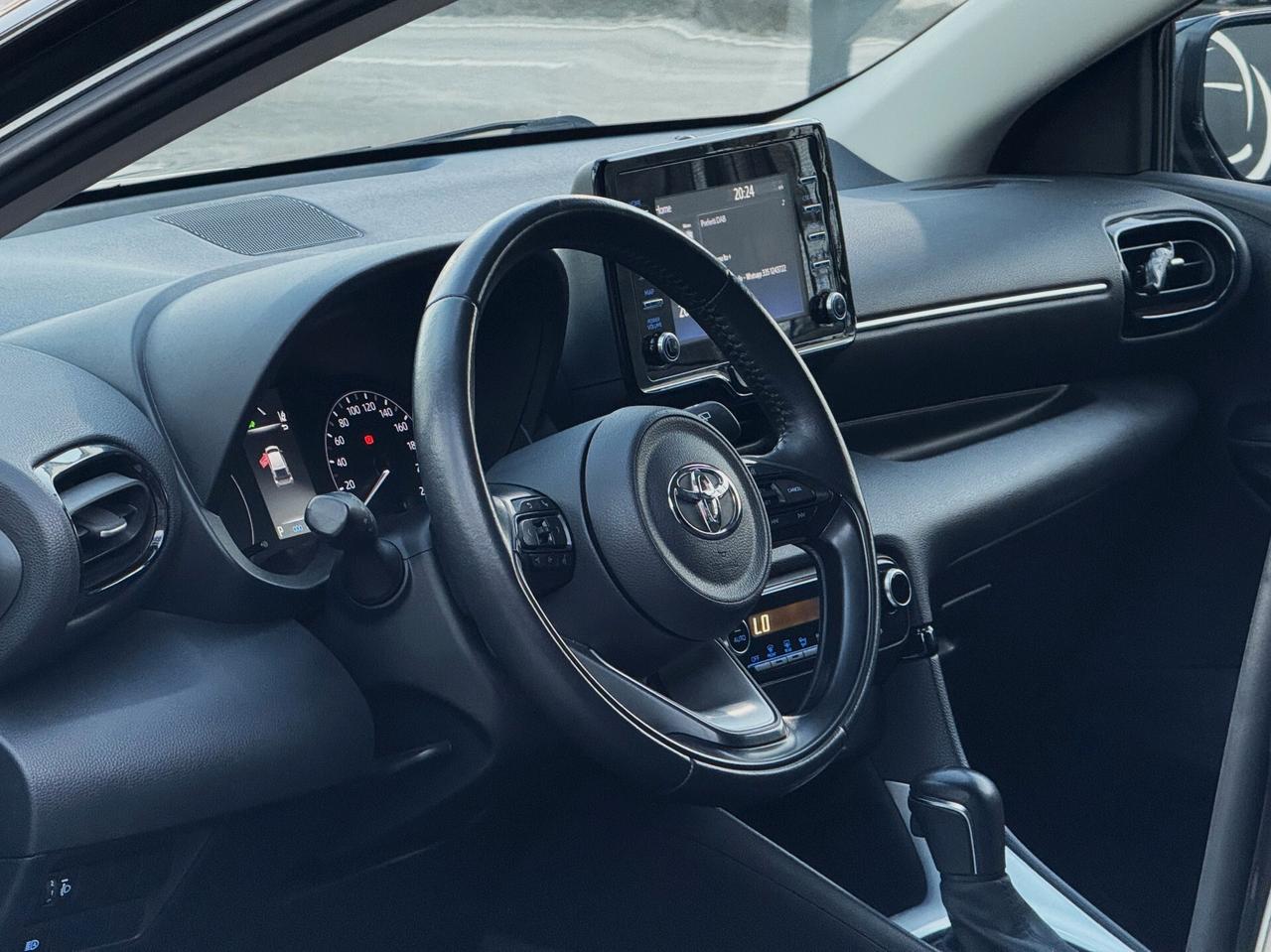 Toyota Yaris 1.5 Hybrid 92CV Business LED CAM