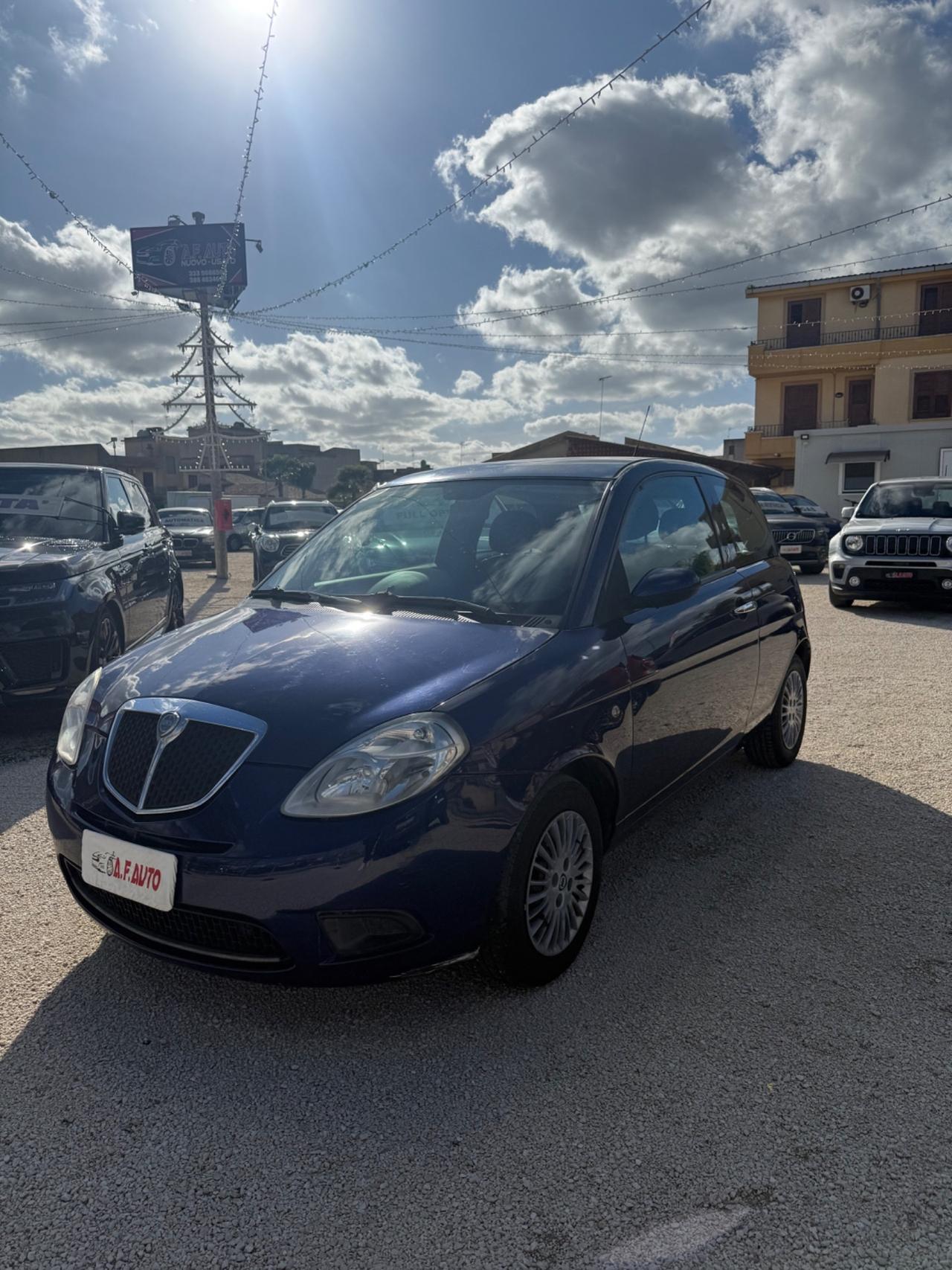 Lancia Ypsilon 1.3 MJT 90 CV DPF Sport MomoDesign