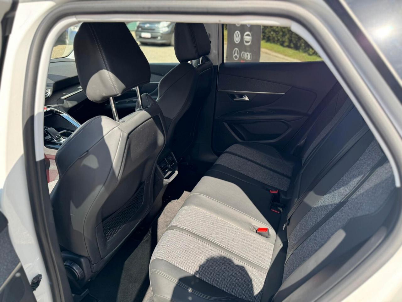 Peugeot 3008 BlueHDi 130 S&S EAT8 Allure