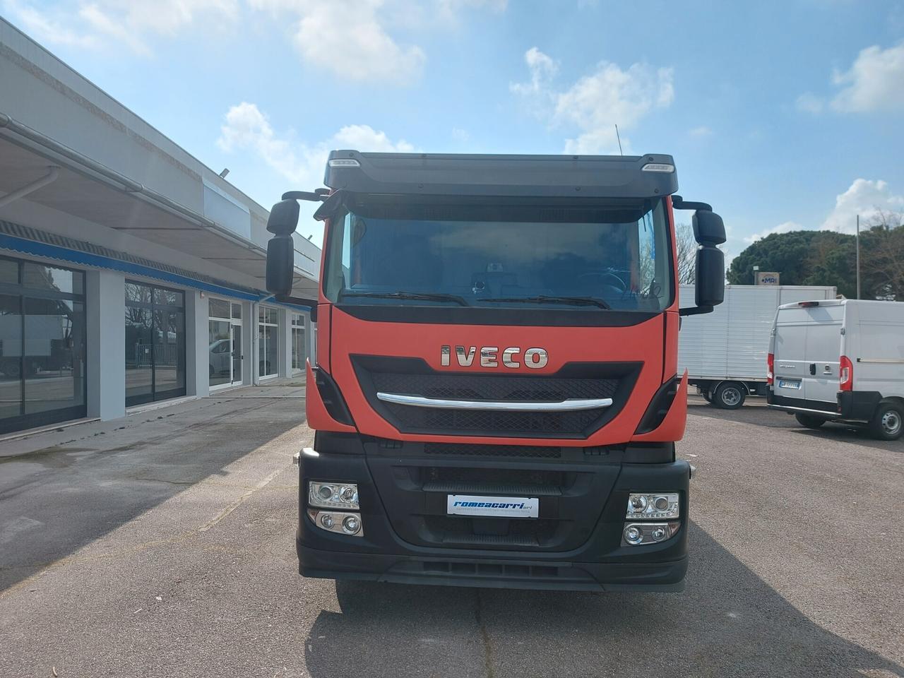 IVECO STRALIS AD190S31FP-CM PIANALE CON RAMPE E VERICELLO DI NUOVA COSTRUZIONE