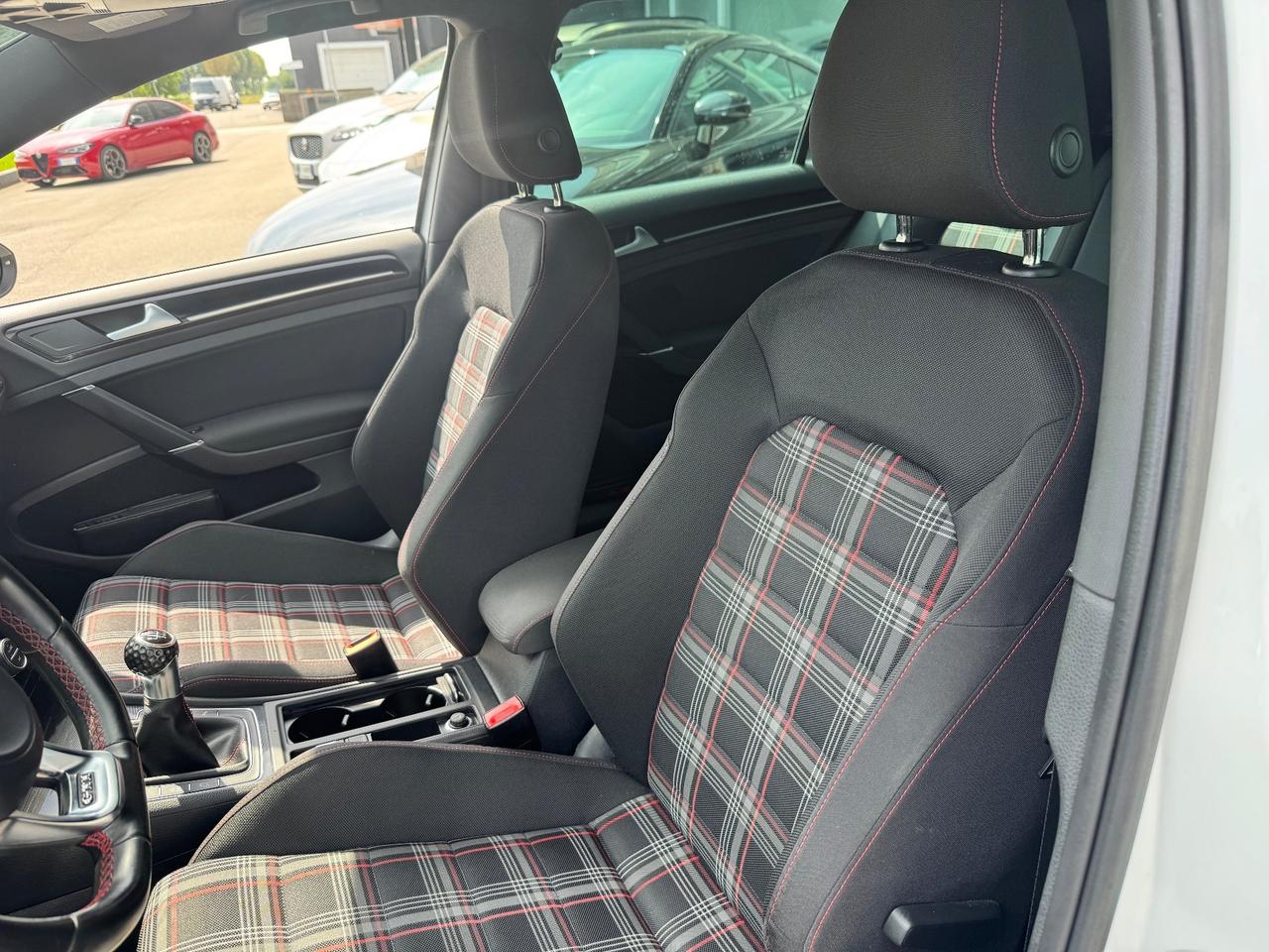 Volkswagen Golf GTI 2.0