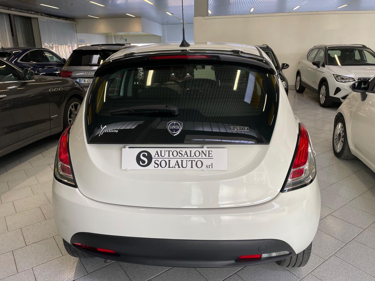 Lancia Ypsilon 1.0 FireFly 5 porte S&S Hybrid Silver