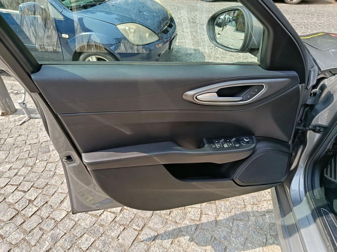 Alfa Romeo Giulia Veloce 2.0 Turbo #10509