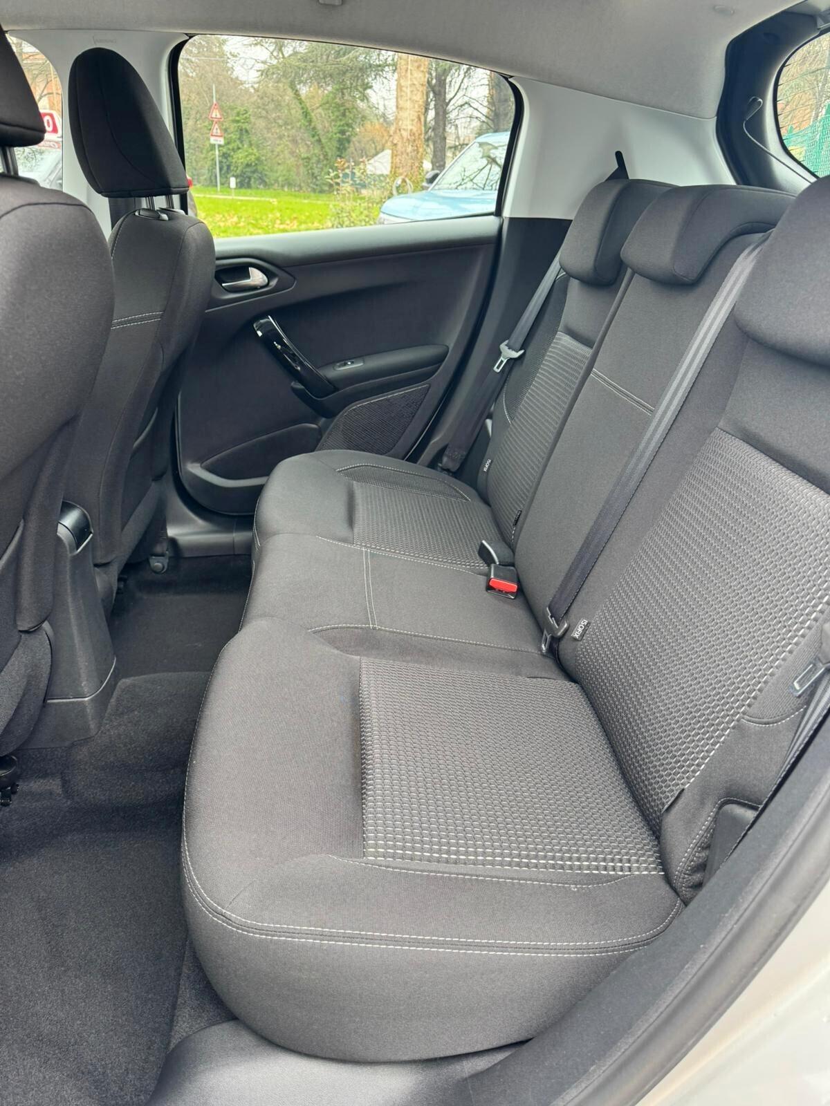 Peugeot 208 BlueHDi 100 5 porte Allure