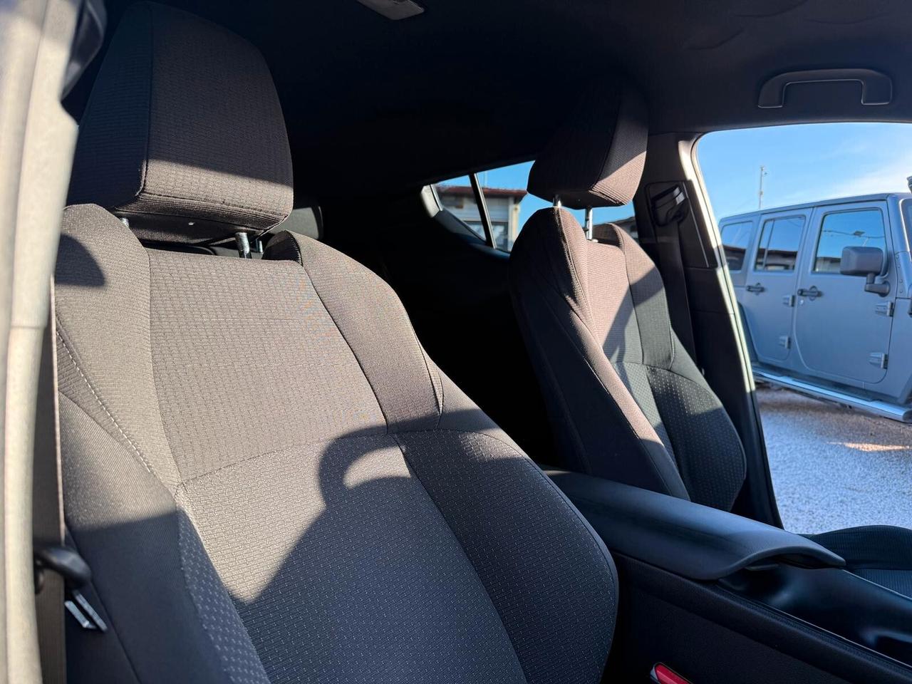 Toyota C-HR 1.8 Hybrid E-CVT Business