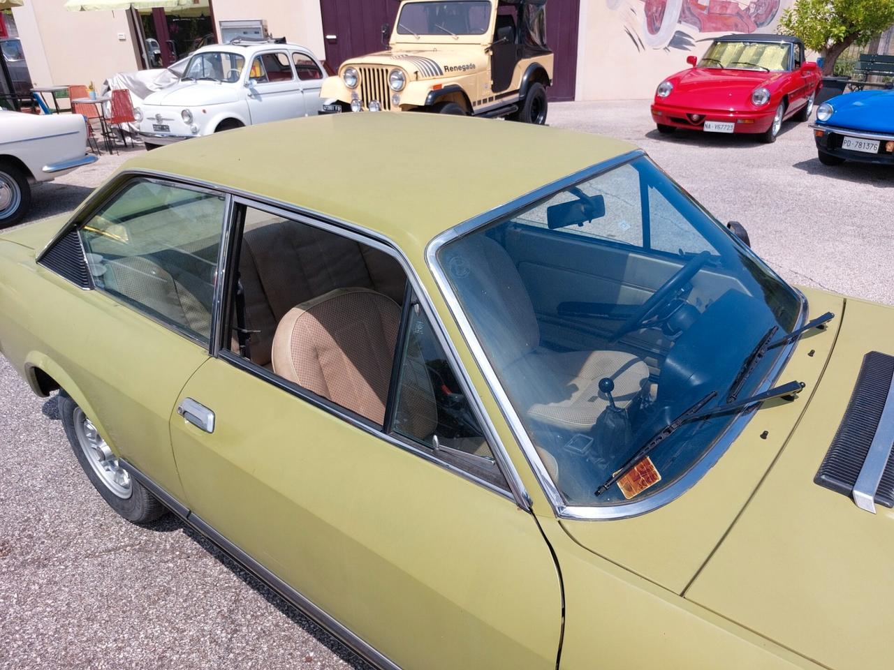 Fiat 124 Coupe 1800 del 1973 con aria-condizionata