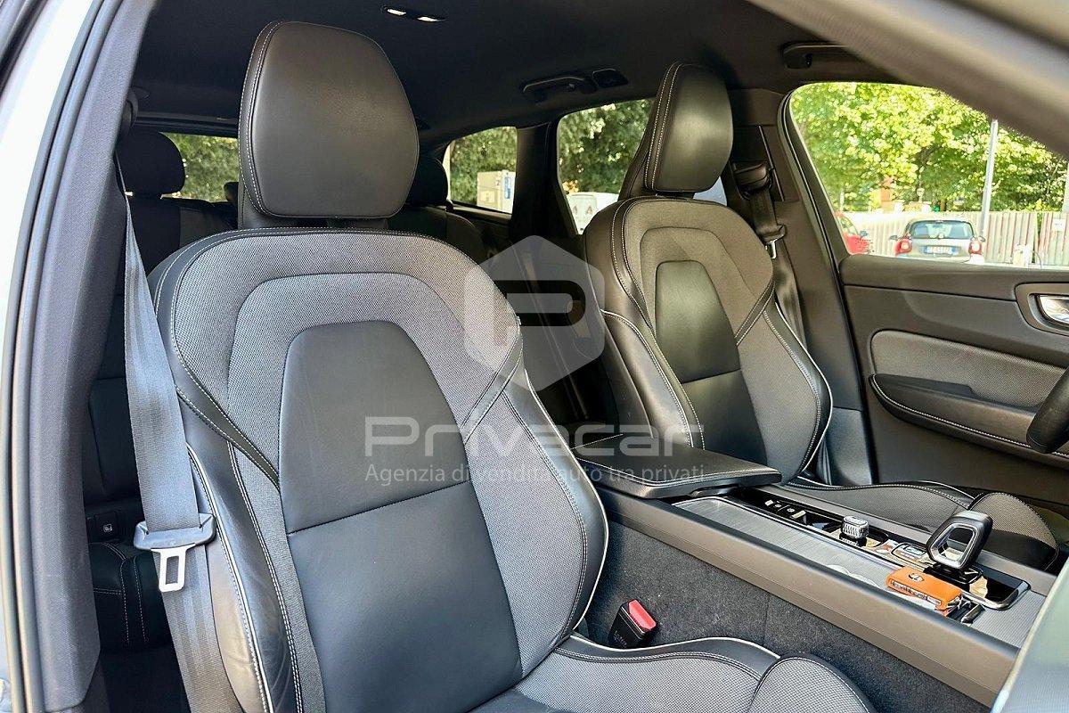 VOLVO XC60 B4 (d) AWD automatico Ultimate Dark