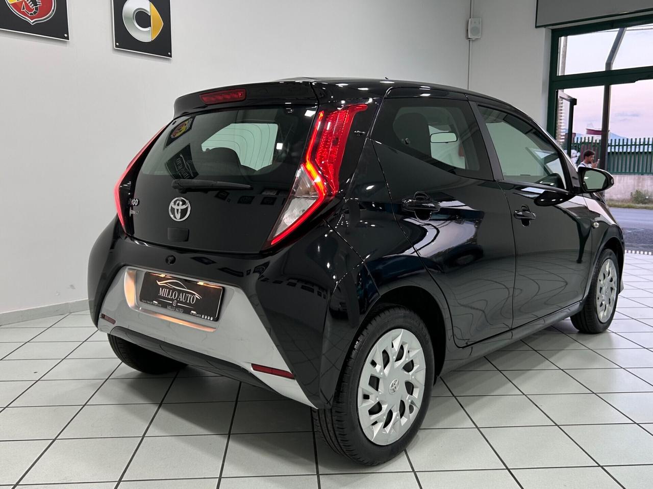 Toyota Aygo 1.0 VVT-i 72CV 5 porte x-play 29.000KM
