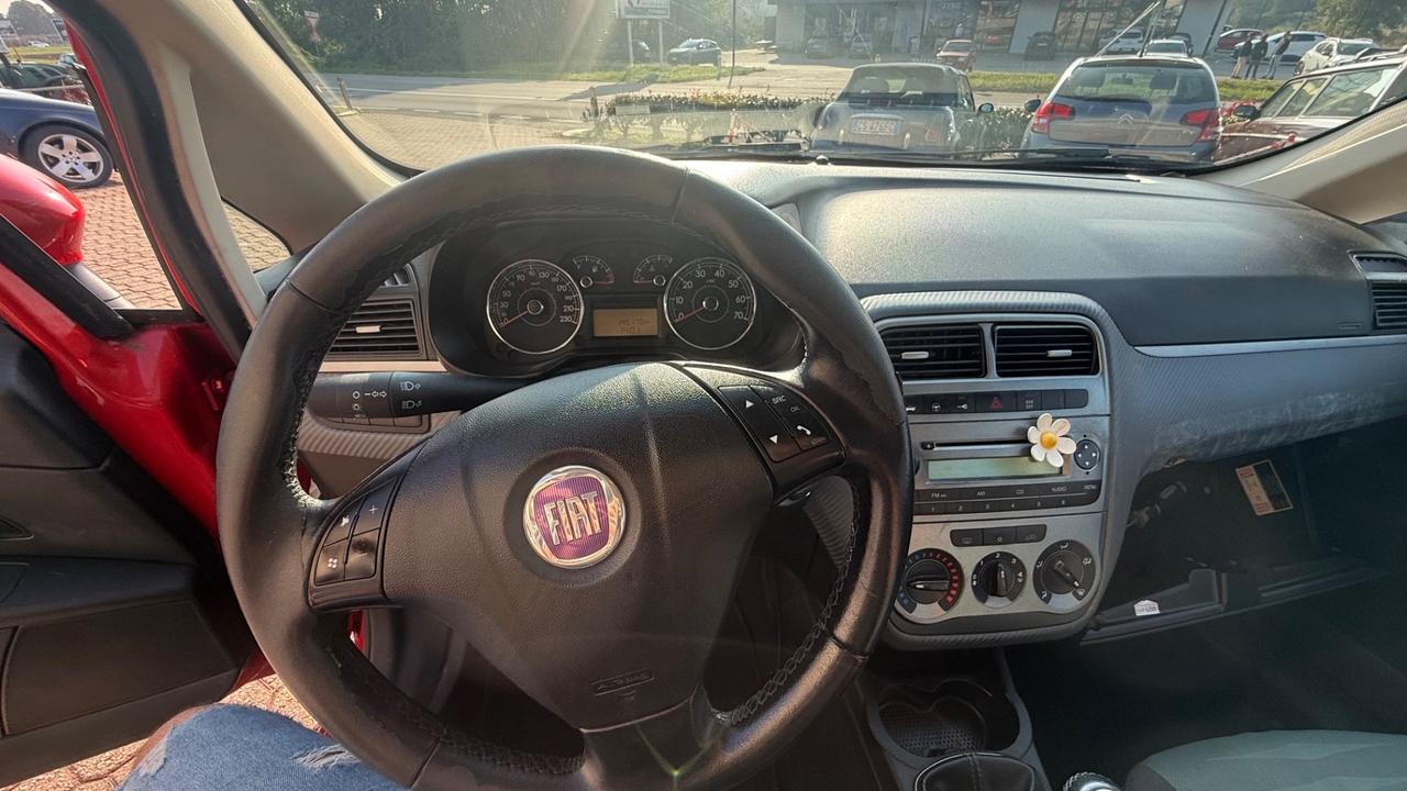 FIAT PUNTO 1.2 BENZINA 5 PORTE NEOPATENTATI