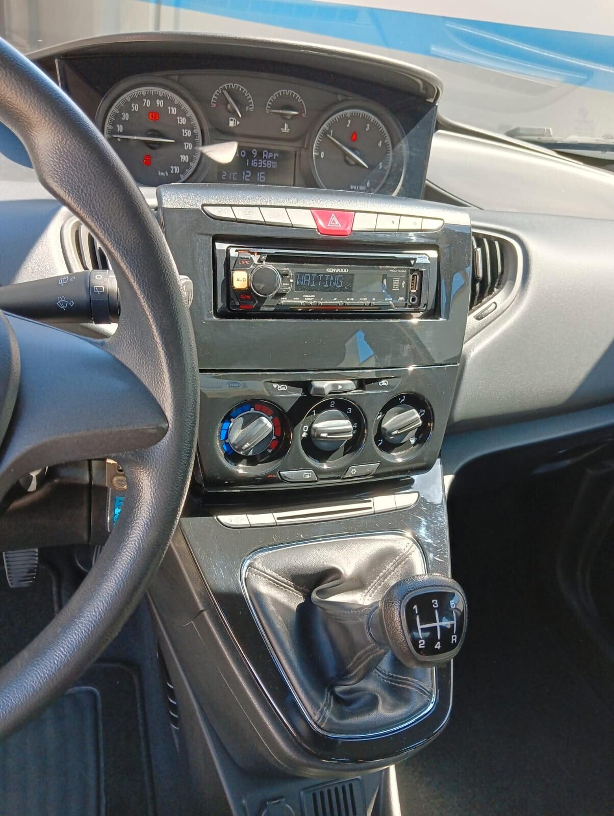Lancia Ypsilon 1.3 MJT 16V 95 CV 5 porte S&S Silver