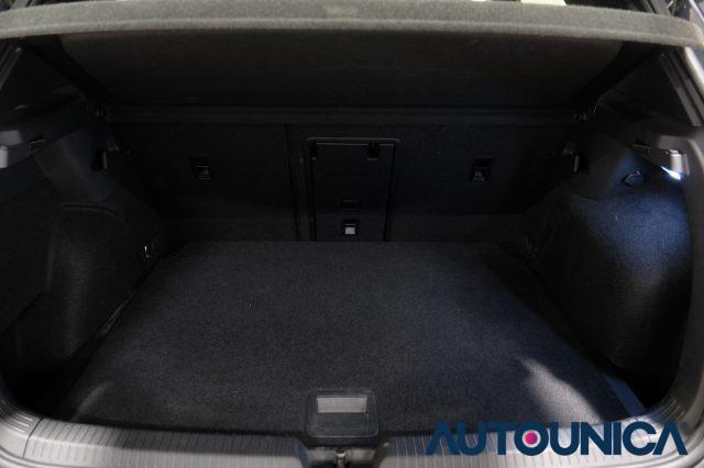 VOLKSWAGEN Golf 1.0 TSI R-LINE FULL LED NEOPATENTATI