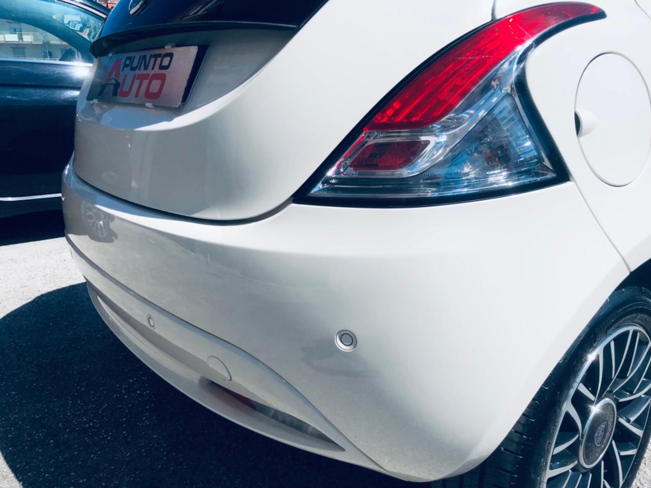 Lancia Ypsilon 1.0 FireFly 5 porte S&S Hybrid Ecochic Gold