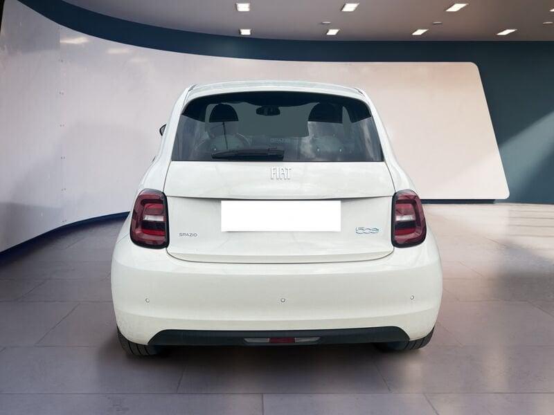 FIAT 500e 500 elettrica Nuova 500 Hatchback My23 La Nuova 500 - La Prima By Bocelli Berlina