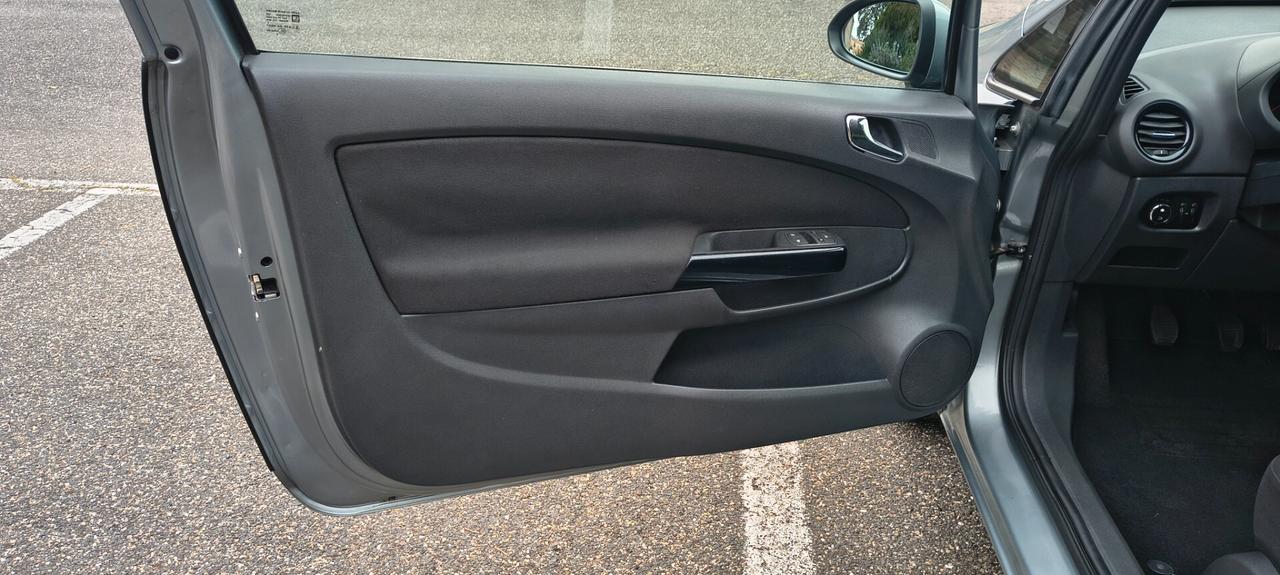 Opel Corsa 1.2 3 porte Club
