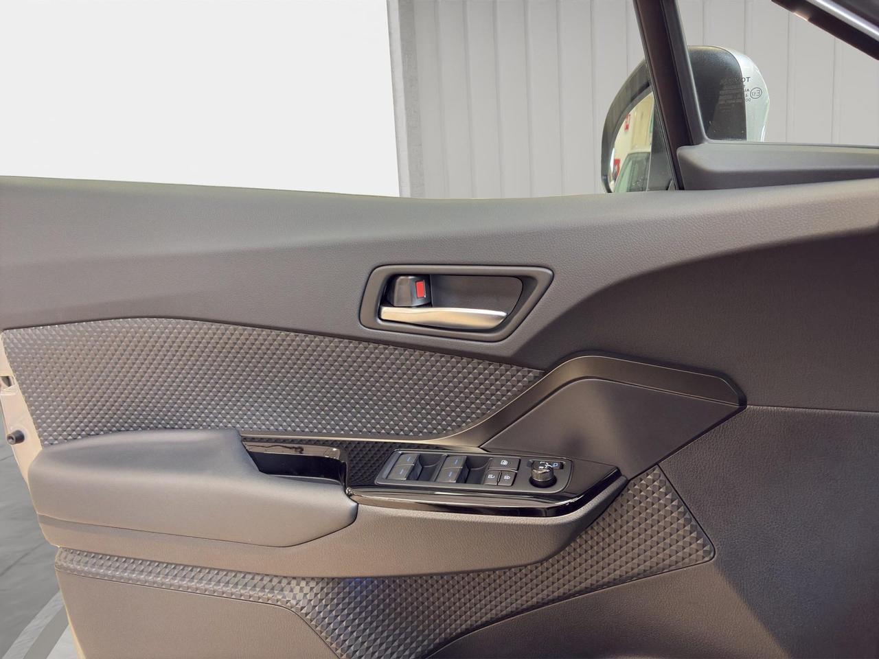 Toyota C-HR 2.0h More Business e-cvt