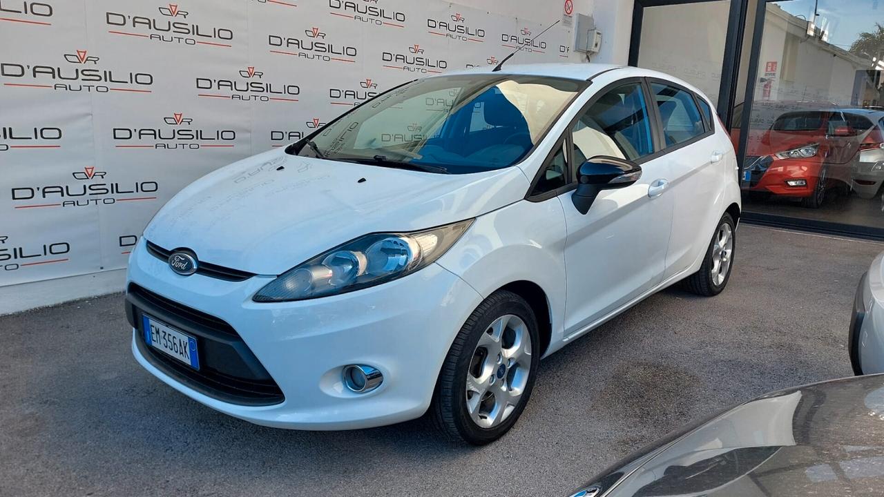 Ford Fiesta 1.4 16V 5p. Bz.- GPL Titanium Bs.