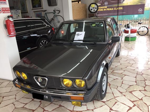 ALFA ROMEO Alfetta 2.0i Quadrifoglio Oro