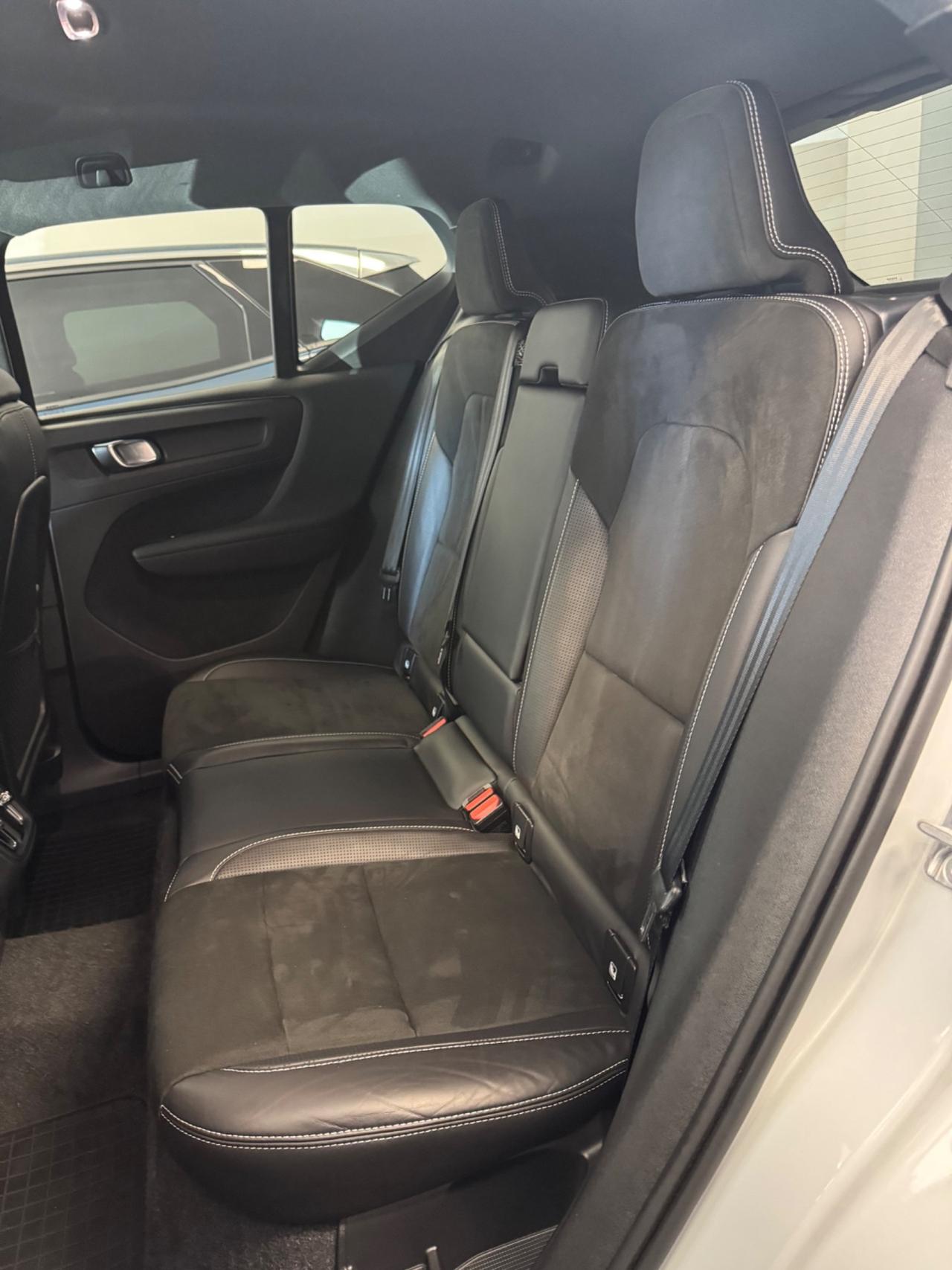 Volvo XC40 D3 2.0 150 Cv R-design Finanziabile