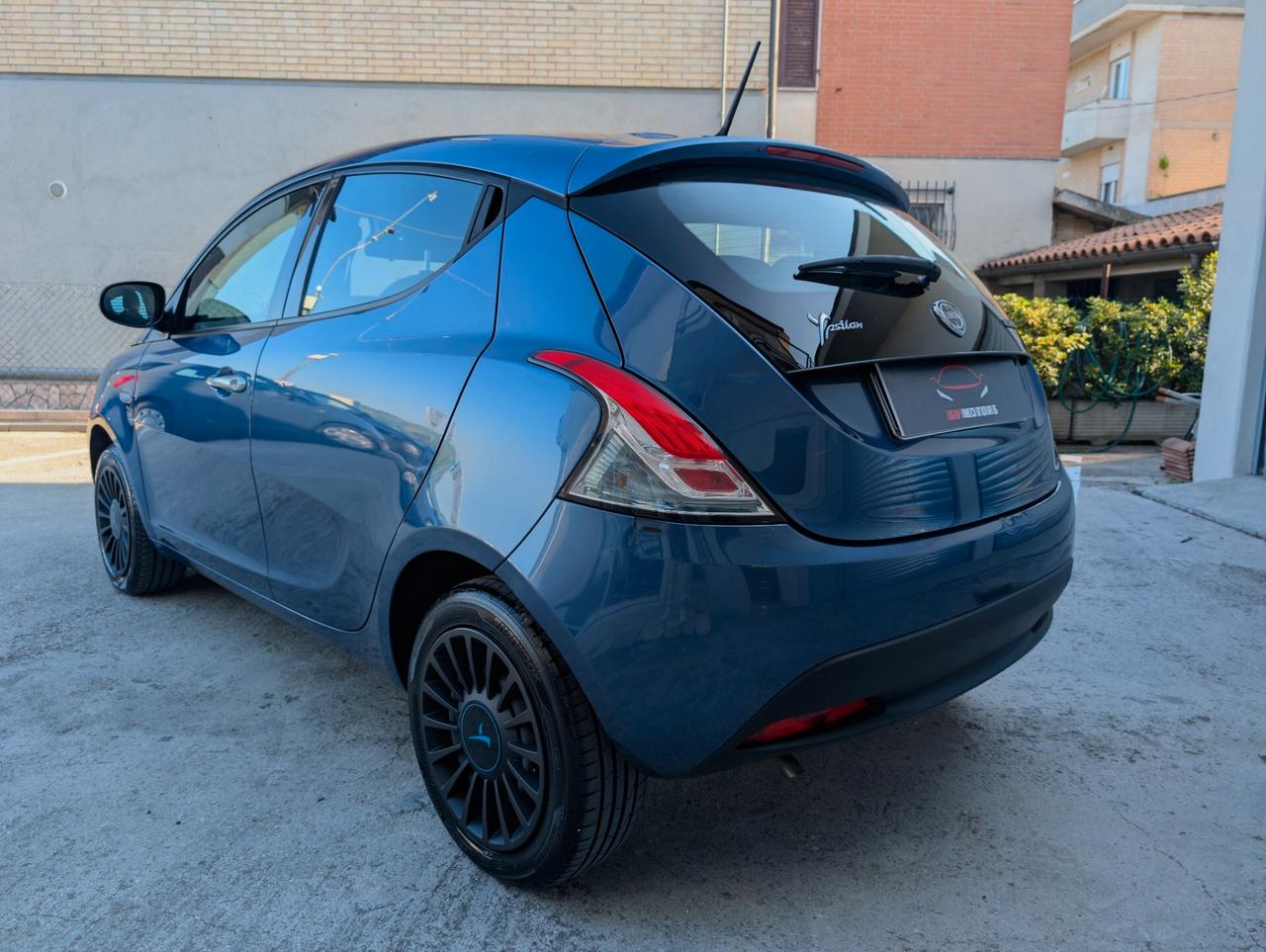 Lancia Ypsilon 1.0 FireFly S&S Hybrid 2022