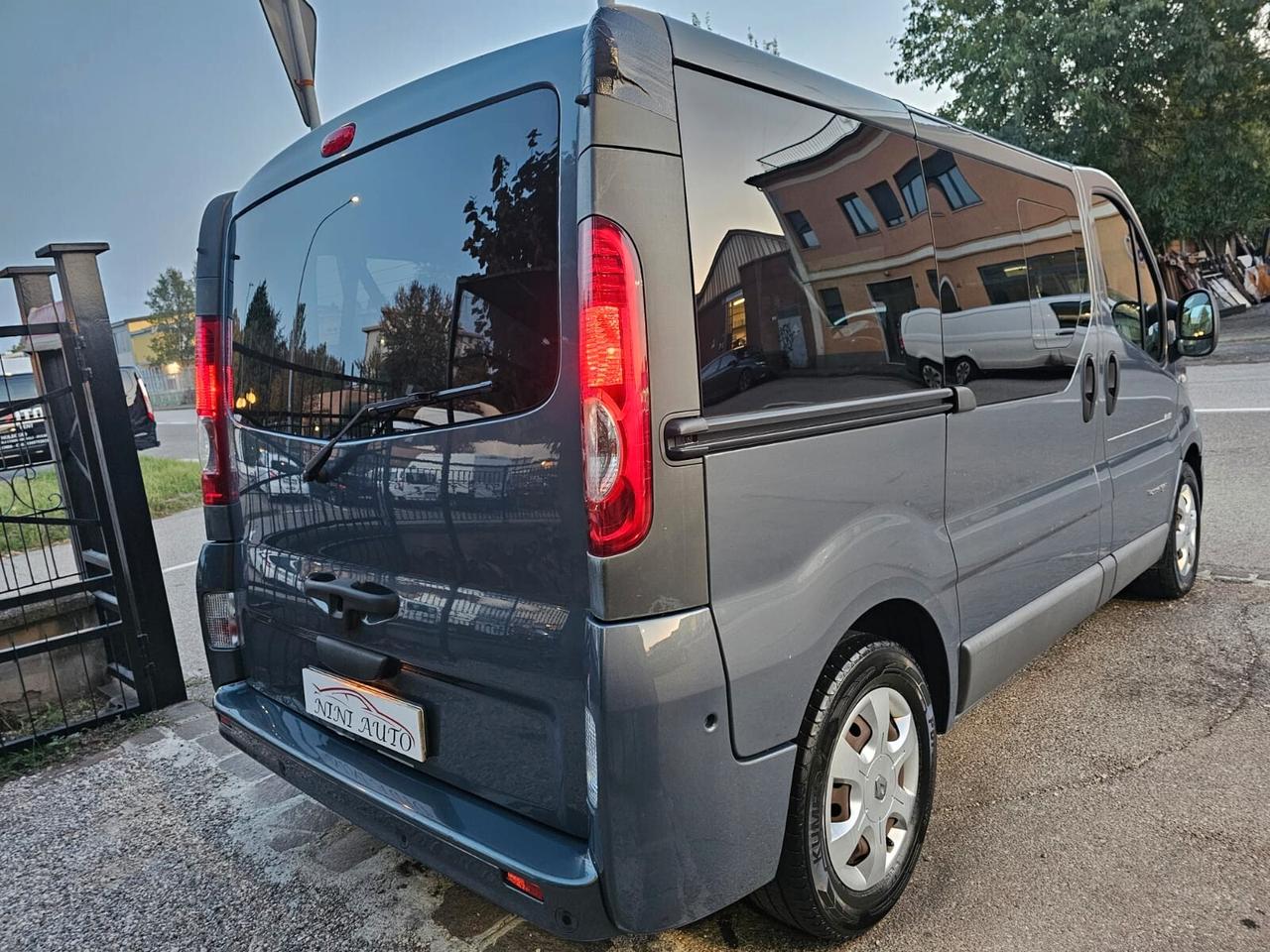 Renault Trafic 2.5 dCi 145cv Passenger Black Edition*7Posti*