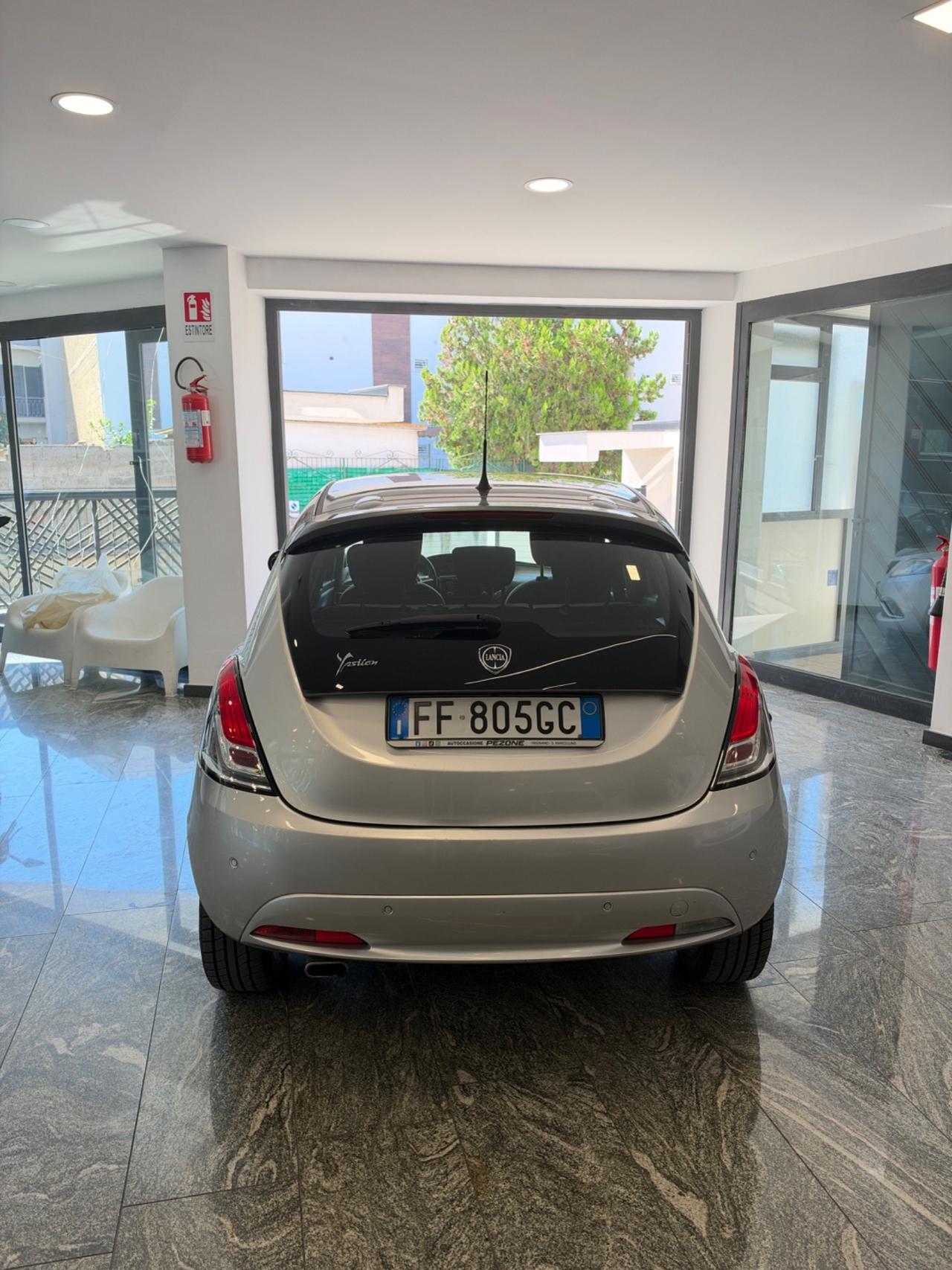 Lancia Ypsilon 1.2 69 CV 5 porte GPL Ecochic Silver