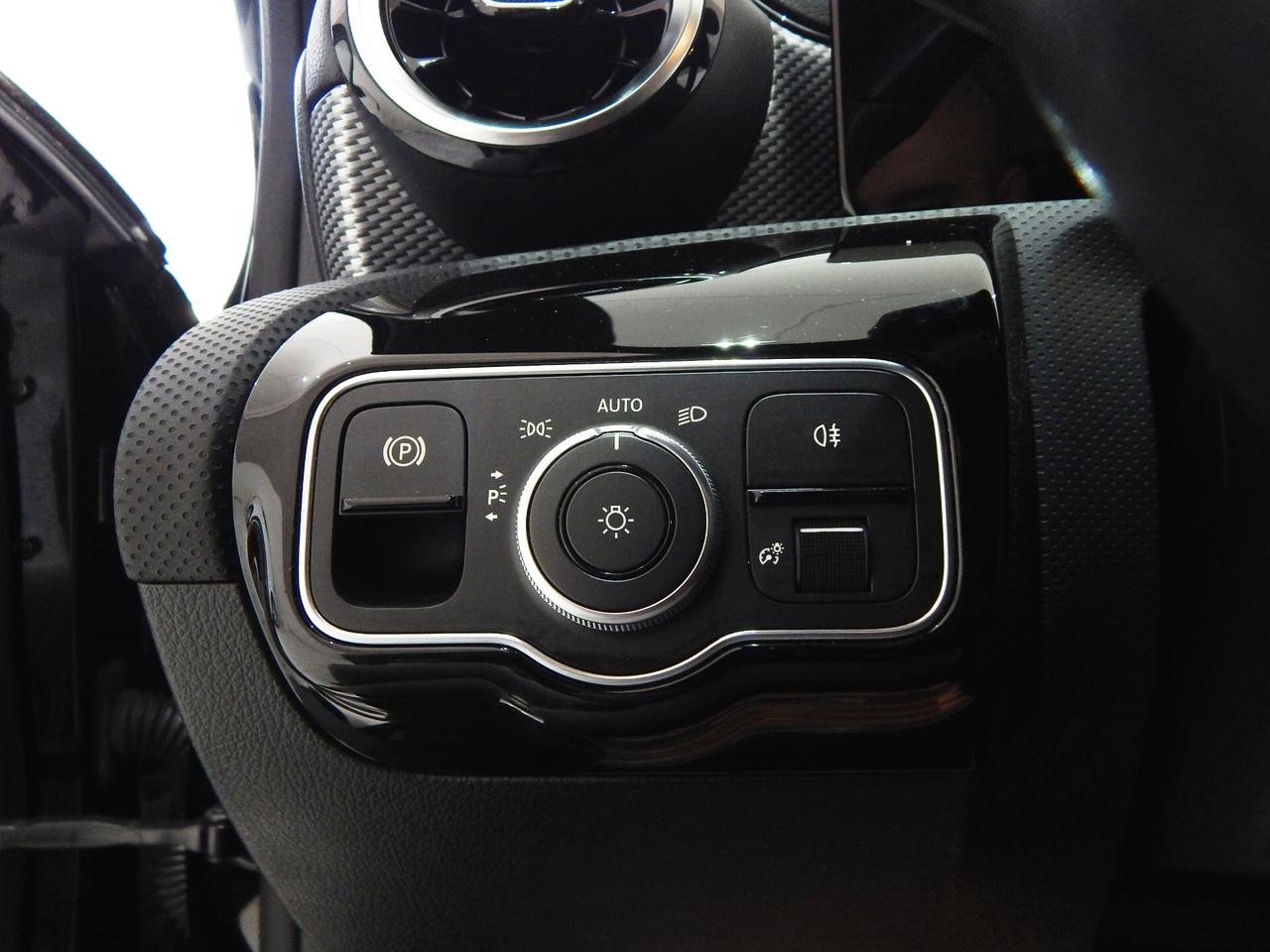 Mercedes-Benz A 180 d Sport Aut. TETTO-NAVI-PELLE-LED-XENON-KAMERA