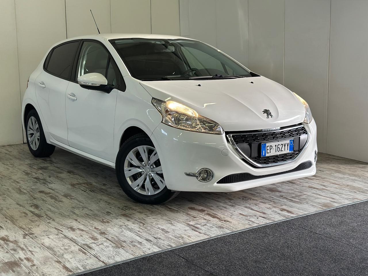 Peugeot 208 1.2 Benzina 82 CV 5 porte Ok Neopatentati