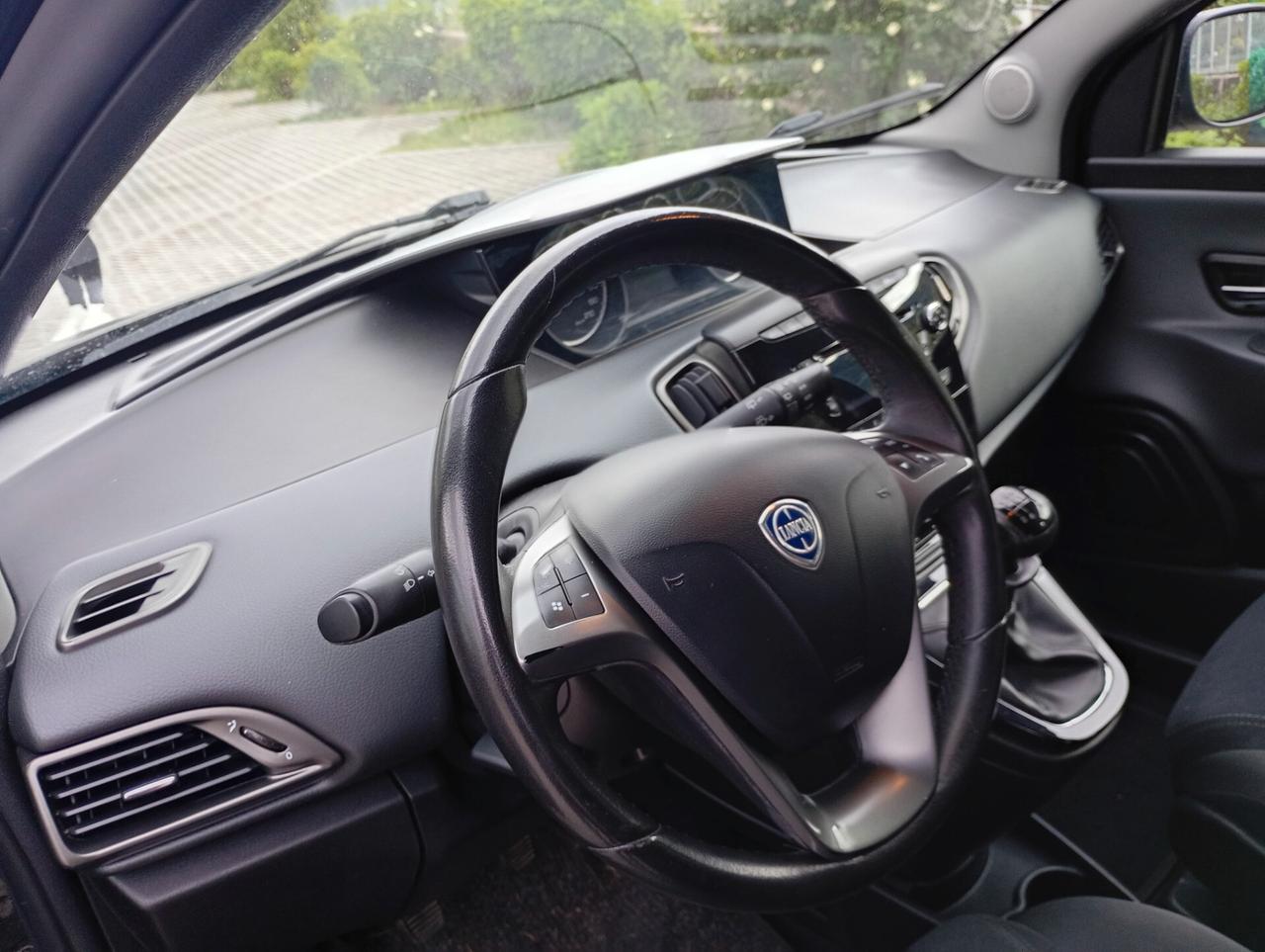 Lancia Ypsilon 1.2 69 CV 5 porte S&S Gold