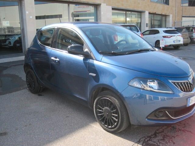 Lancia Ypsilon 1.0 FireFly 5 porte S&S Hybrid Silver