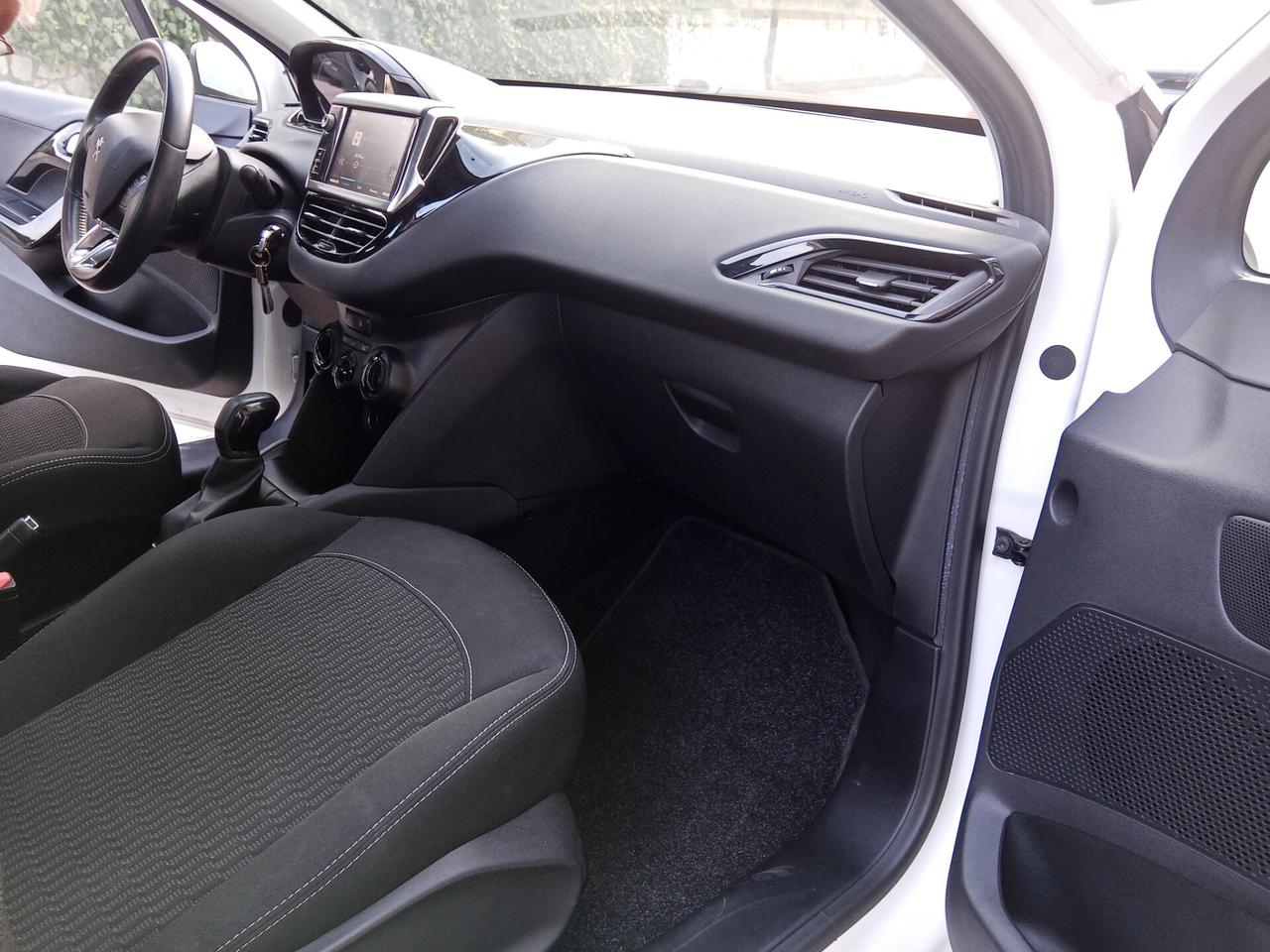 Peugeot 208 PureTech 82 5 porte Allure