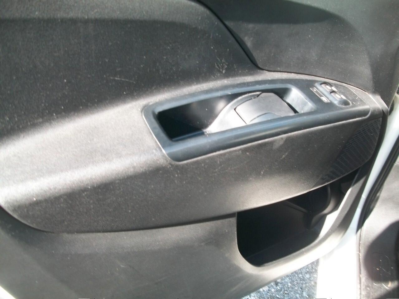 Fiat DOBLO IMMAT 28/ /07/2017 CC 1598 TDI EURO 06 DUE PORTE LATERALI EURO 7990,00 COMPRESO IVA SU FATTURA PIU PASSAGGIOPASSO LUNGO